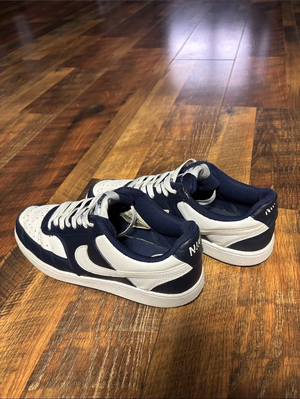 Nike Men’s Navy and White Low-Top Sneakers - Classic Swoosh